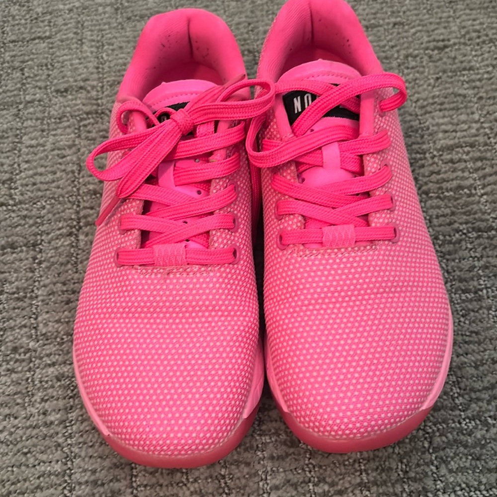 NO BULL women’s classic trainers hot pink